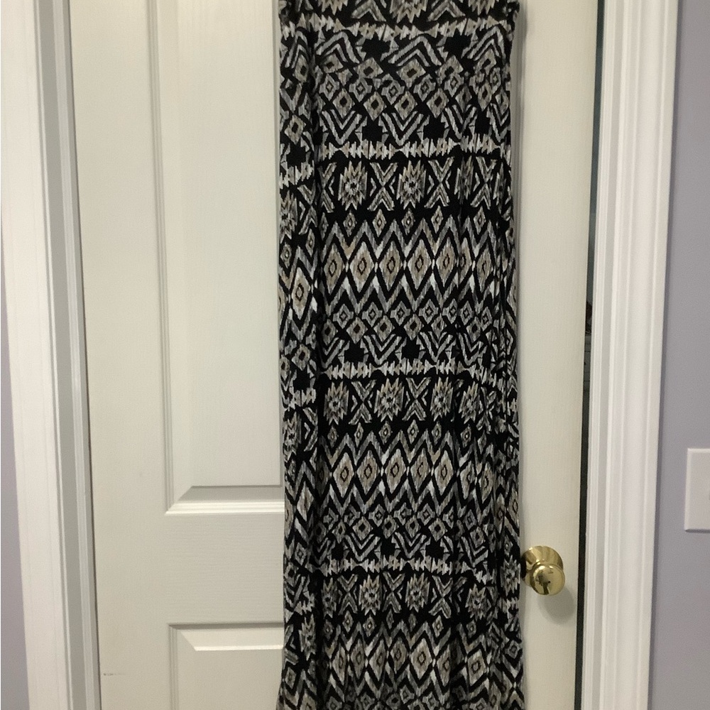 Women’s long skirt. Knit - Rayon/Spandex. Black print size XL. Ultra flirt brand